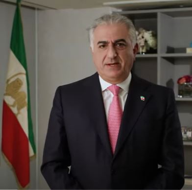 حمایت مردم از شاهزاده رضا پهلوی در مراسم خسرو علی‌کردی؛ بازداشت نرگس محمدی و چند فعال دیگر