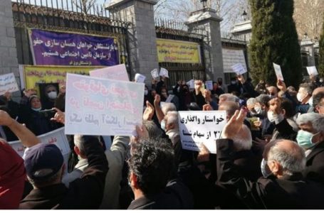 شنبه یازدهم تیرماه، بازنشستگان باز هم در بیش از 12 شهر ایران دست به تظاهرات زدند