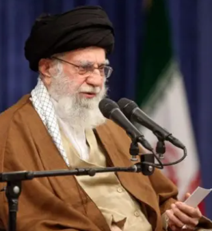 علی خامنه ای، دیکتاتوری که فرمان کشتن هزارها ایرانی آزادی خواه را داده بود، کشته شد